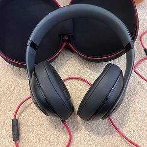 Beats by Dre studio solo